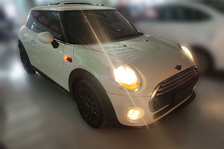 Used MINI 2016 1.5T COOPER Front Right 45 Deg