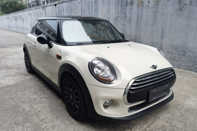 Used MINI 2016 1.5T COOPER Front Right 45 Deg