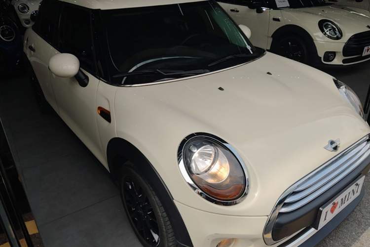 Used MINI 2016 1.2T ONE Pioneer Edition Five-Door Version Front Right 45 Deg