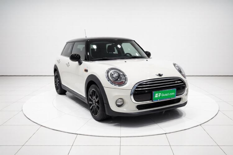 Used MINI 2016 1.5T COOPER Five-Door Edition Front Right 45 Deg