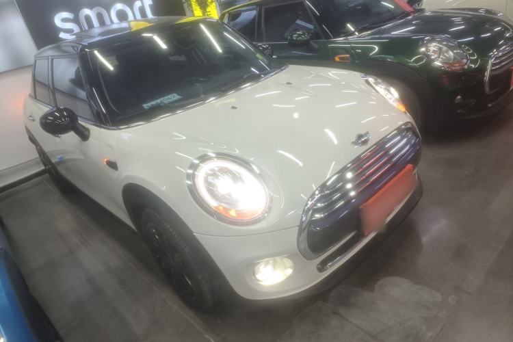 Used MINI 2016 1.5T COOPER Performance Edition 5-door version Front Right 45 Deg