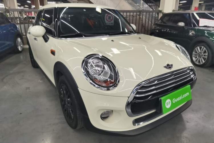 Used MINI 2016 1.5T COOPER Five-Door Edition Front Right 45 Deg