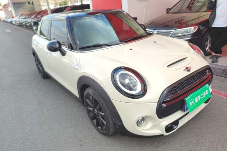 Used MINI 2016 2.0T COOPER S Pioneer Edition Five-Door Model Front Right 45 Deg