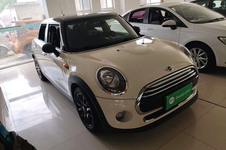 Used MINI 2016 1.5T COOPER Five-Door Edition Front Right 45 Deg