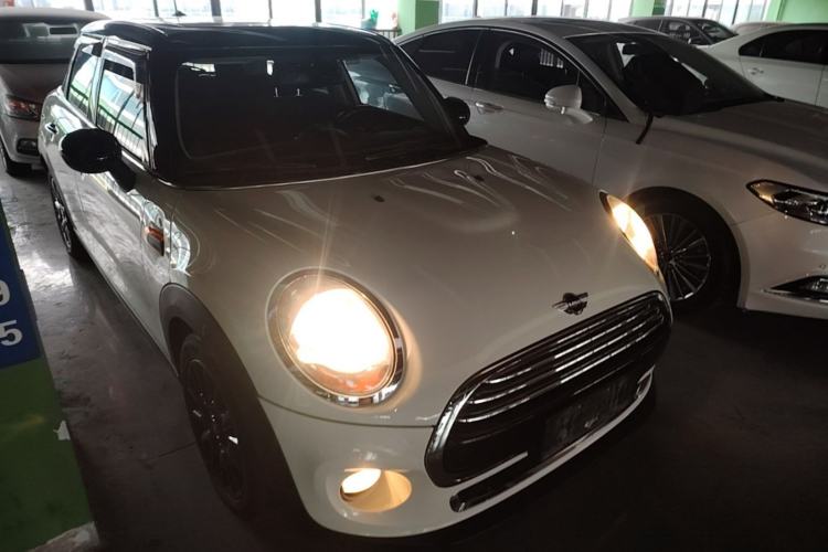 Used MINI 2016 1.5T COOPER Five-Door Edition Front Right 45 Deg
