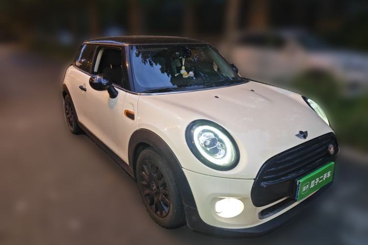 Used MINI 2016 1.5T COOPER Front Right 45 Deg