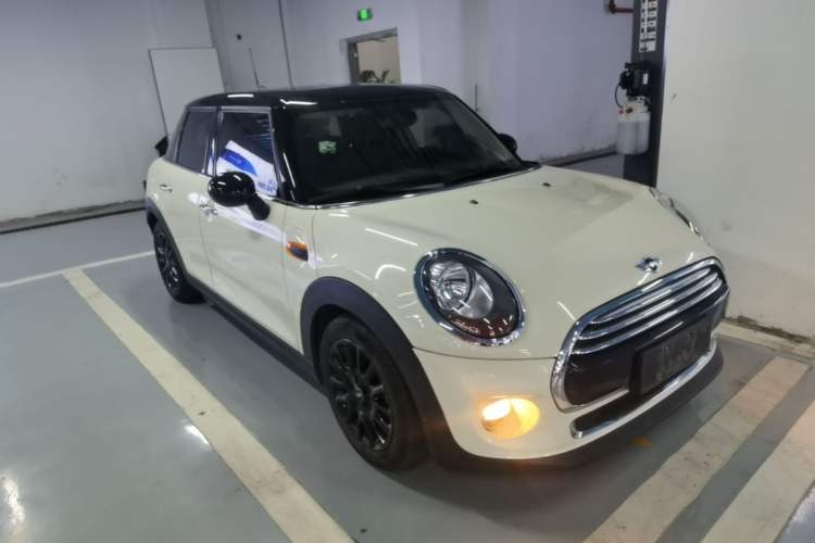 Used MINI 2016 1.5T COOPER Five-Door Edition Front Right 45 Deg