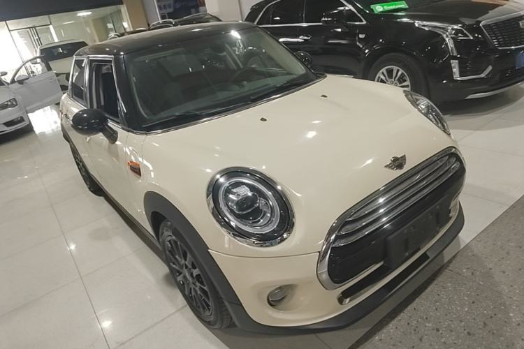 Used MINI 2016 1.5T COOPER Five-Door Edition Front Right 45 Deg