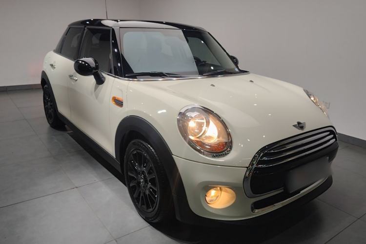 Used MINI 2016 1.5T COOPER Five-Door Edition Front Right 45 Deg