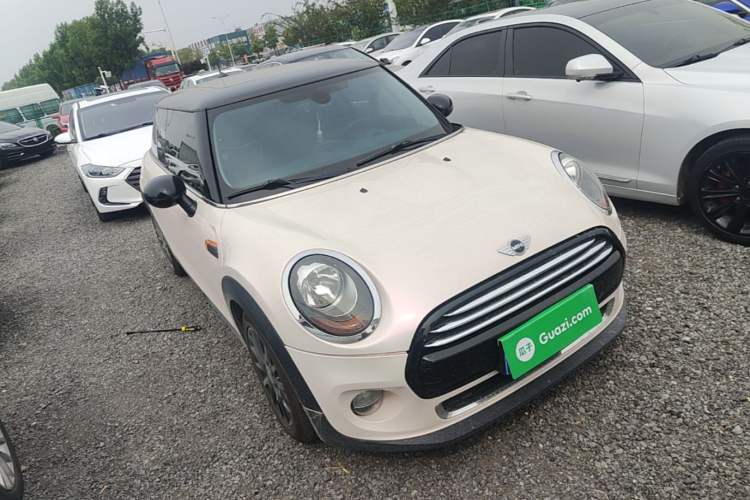 Used MINI 2016 1.5T COOPER Front Right 45 Deg