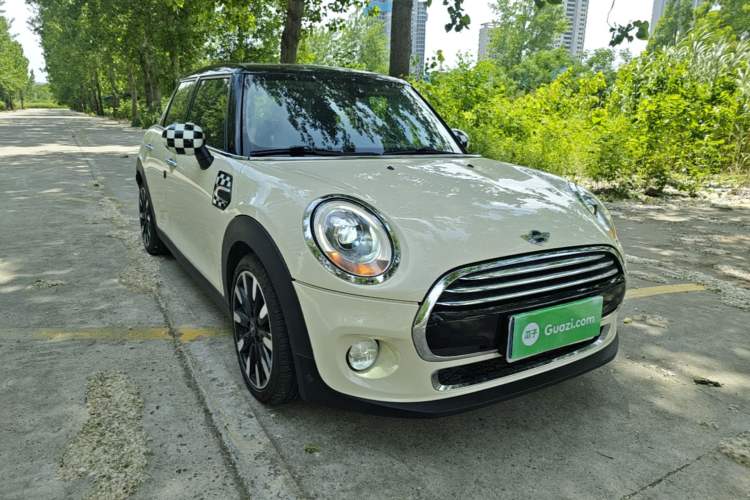 Used MINI 2016 1.5T COOPER Five-Door Edition Front Right 45 Deg