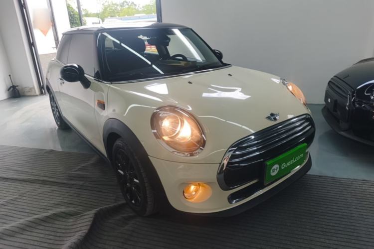 Used MINI 2016 1.5T COOPER Front Right 45 Deg