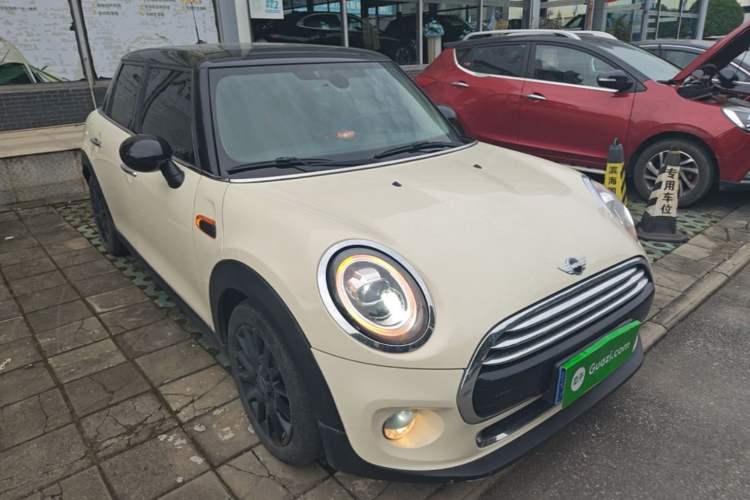 Used MINI 2016 1.5T COOPER Five-Door Edition Front Right 45 Deg