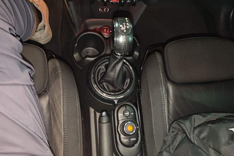 Used MINI 2016 1.5T COOPER Five-Door Edition Gear Lever