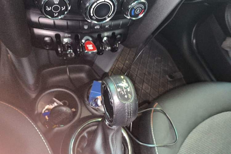 Used MINI 2016 1.2T ONE Pioneer Edition Gear Lever