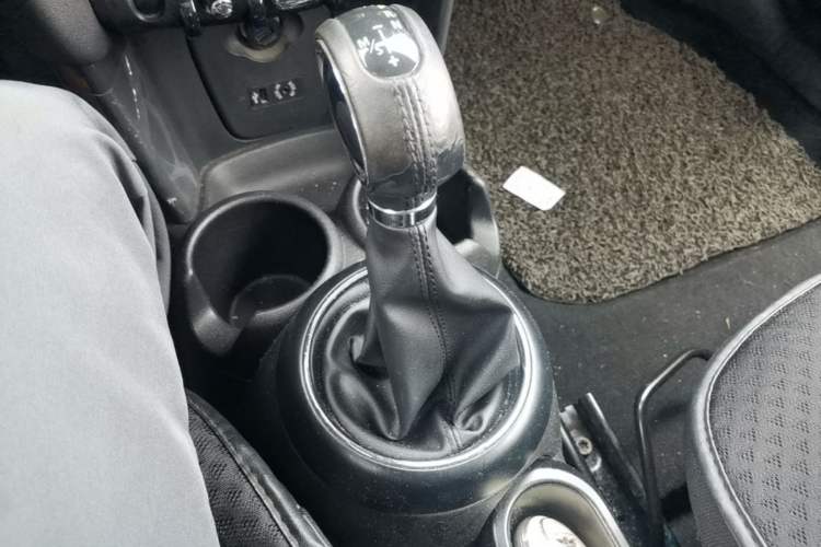 Used MINI 2016 1.2T ONE Pioneer Edition Gear Lever