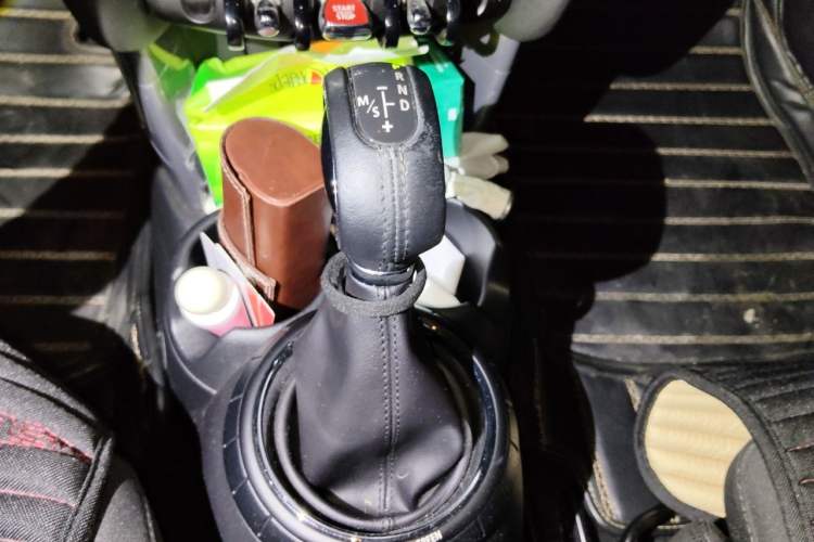 Used MINI 2016 1.5T COOPER Avant-Garde Gear Lever