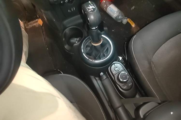 Used MINI 2016 1.2T ONE Pioneer Edition Gear Lever