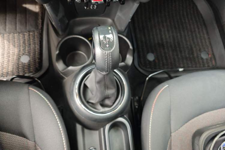 Used MINI 2016 1.2T ONE Pioneer Edition Gear Lever