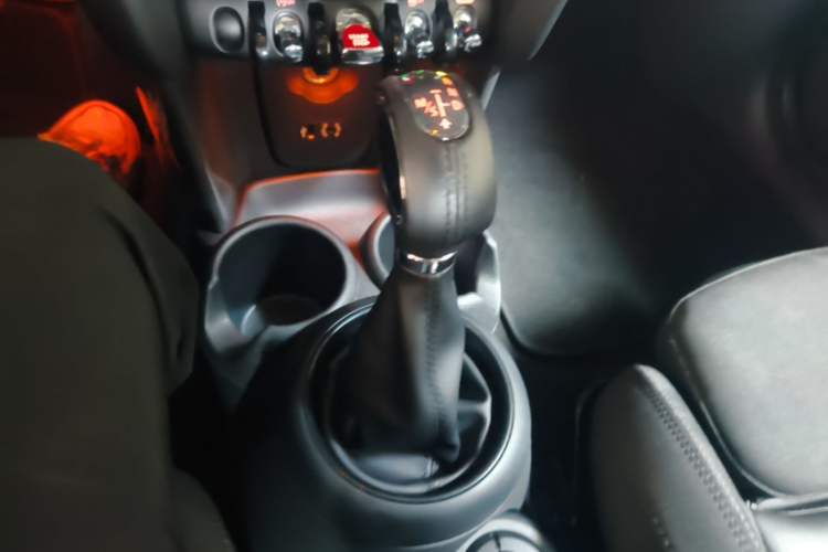 Used MINI 2016 1.5T COOPER Avant-Garde Gear Lever