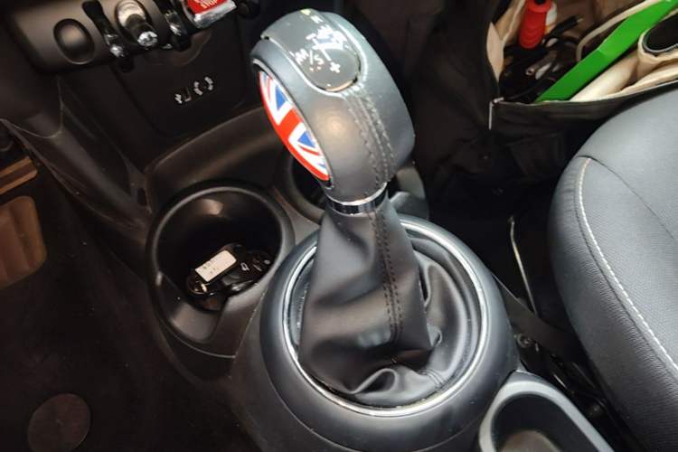 Used MINI 2016 1.2T ONE Pioneer Edition Five-Door Version Gear Lever