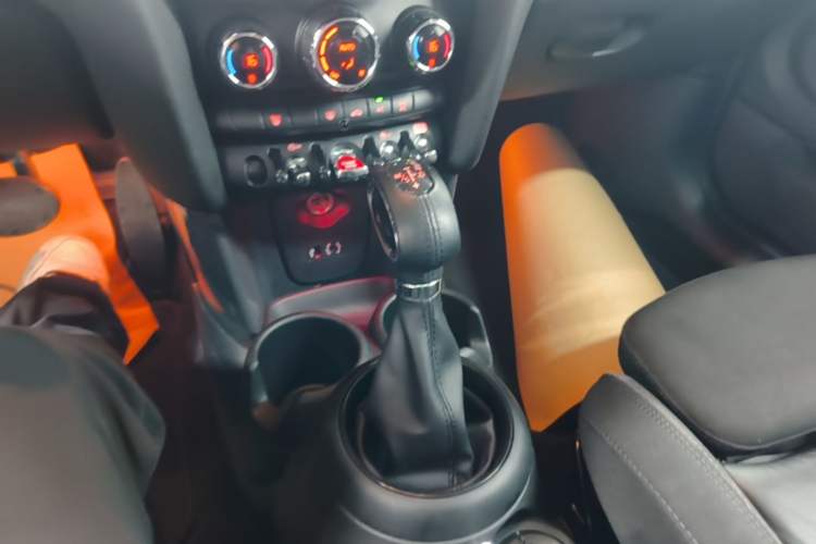 Used MINI 2016 1.5T COOPER Avant-Garde Gear Lever