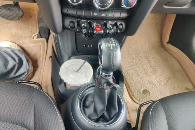 Used MINI 2016 1.2T ONE Pioneer Edition Gear Lever