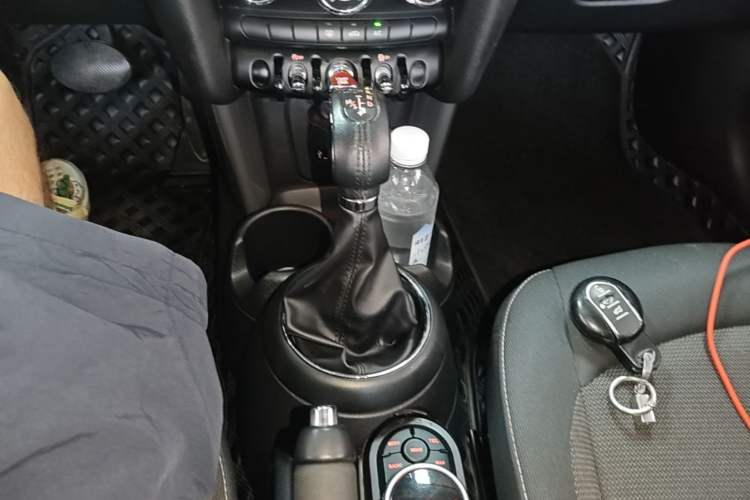 Used MINI 2016 1.2T ONE Pioneer Edition Gear Lever