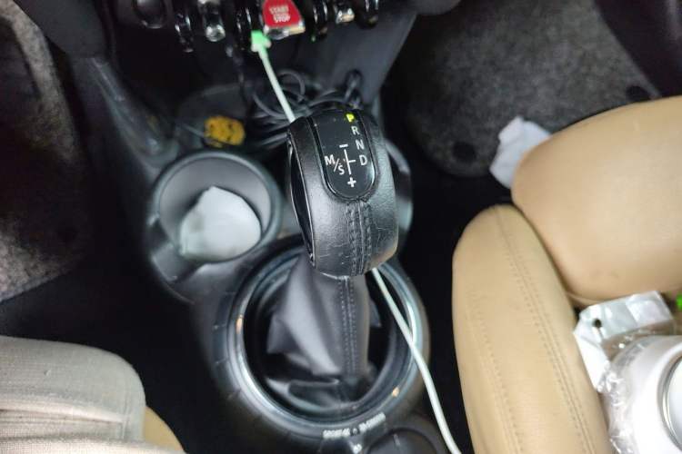 Used MINI 2016 1.5T COOPER Five-Door Edition Gear Lever