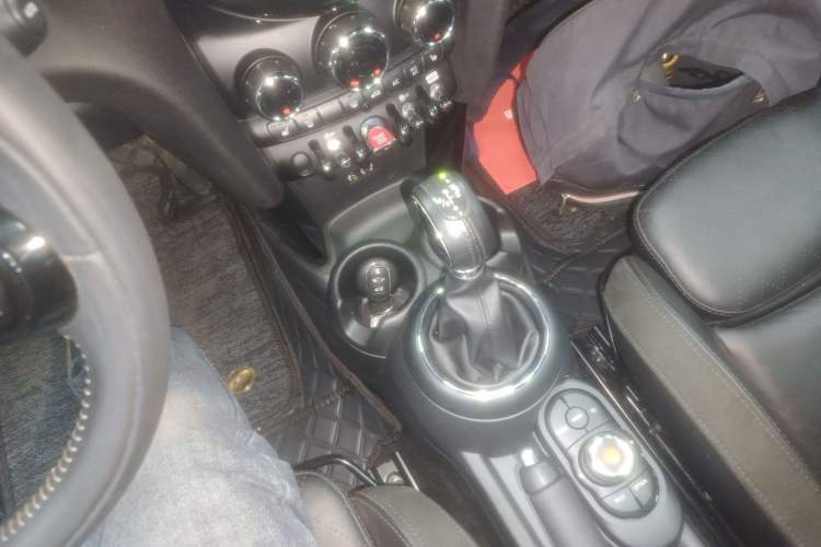 Used MINI 2016 1.5T COOPER Performance Edition 5-door version Gear Lever