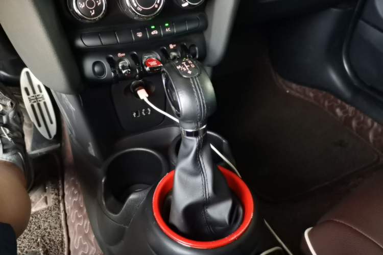 Used MINI 2016 1.2T ONE Pioneer Edition Gear Lever