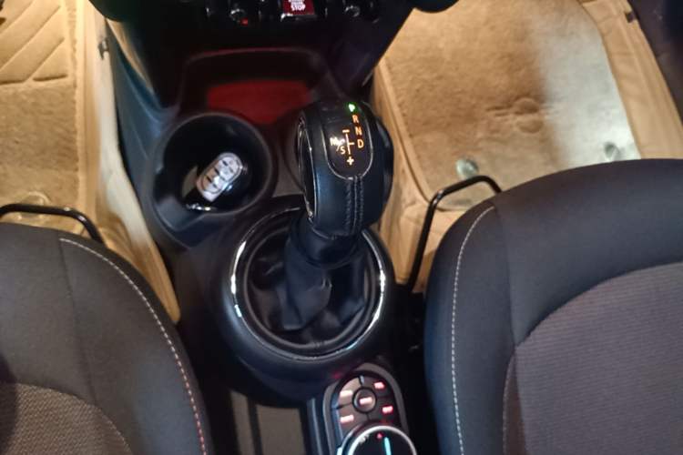 Used MINI 2016 1.2T ONE Pioneer Edition Gear Lever