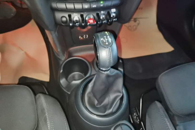 Used MINI 2016 1.5T COOPER Five-Door Edition Gear Lever