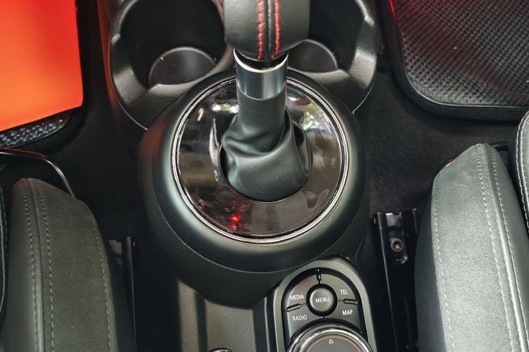 Used MINI 2016 2.0T COOPER S Pioneer Edition Five-Door Model Gear Lever