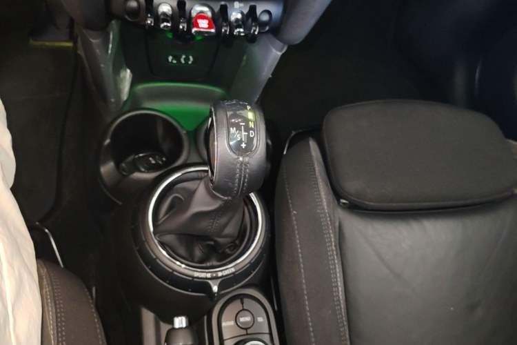 Used MINI 2016 1.5T COOPER Five-Door Edition Gear Lever