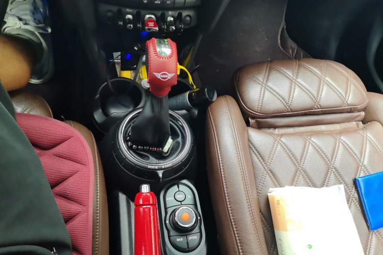 Used MINI 2016 1.5T COOPER Five-Door Edition Gear Lever
