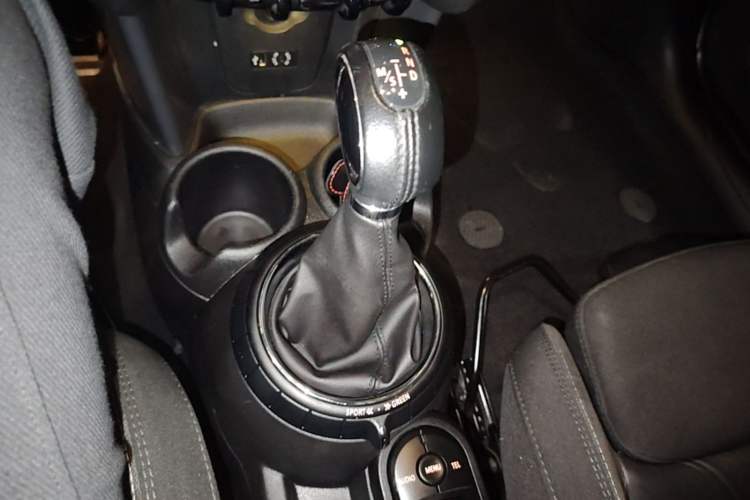 Used MINI 2016 1.5T COOPER Five-Door Edition Gear Lever