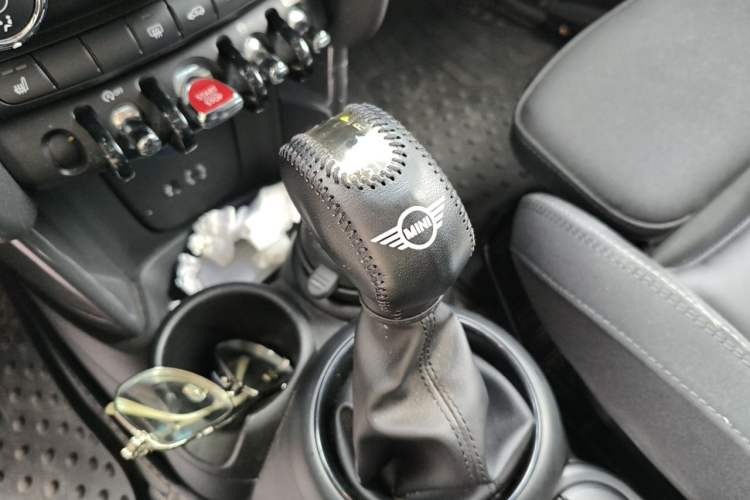 Used MINI 2016 1.5T COOPER Five-Door Edition Gear Lever