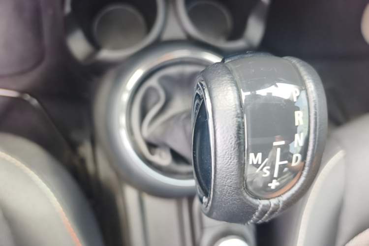 Used MINI 2016 1.2T ONE Pioneer Edition Gear Lever