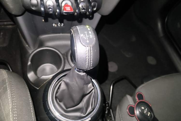 Used MINI 2016 1.5T COOPER Five-Door Edition Gear Lever