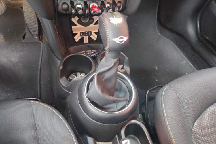 Used MINI 2016 1.2T ONE Pioneer Edition Gear Lever
