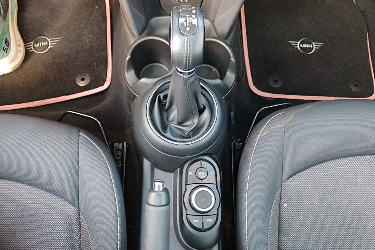 Used MINI 2016 1.2T ONE Pioneer Edition Gear Lever