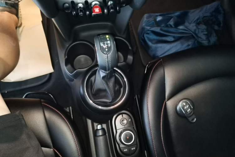 Used MINI 2016 1.2T ONE Pioneer Edition Gear Lever