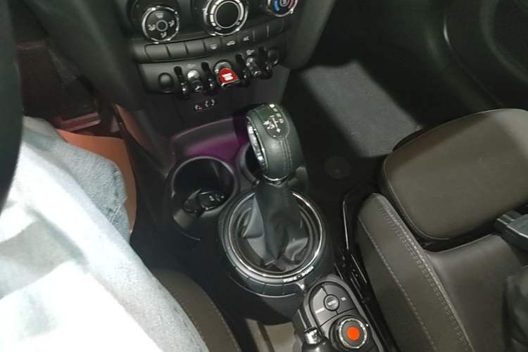 Used MINI 2016 1.5T COOPER Five-Door Edition Gear Lever