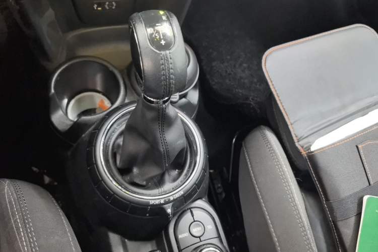 Used MINI 2016 1.5T COOPER Five-Door Edition Gear Lever