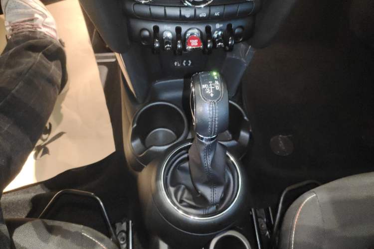 Used MINI 2016 1.2T ONE Pioneer Edition Gear Lever