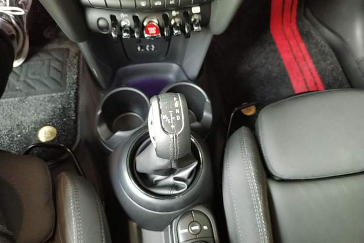 Used MINI 2016 1.5T COOPER Five-Door Edition Gear Lever