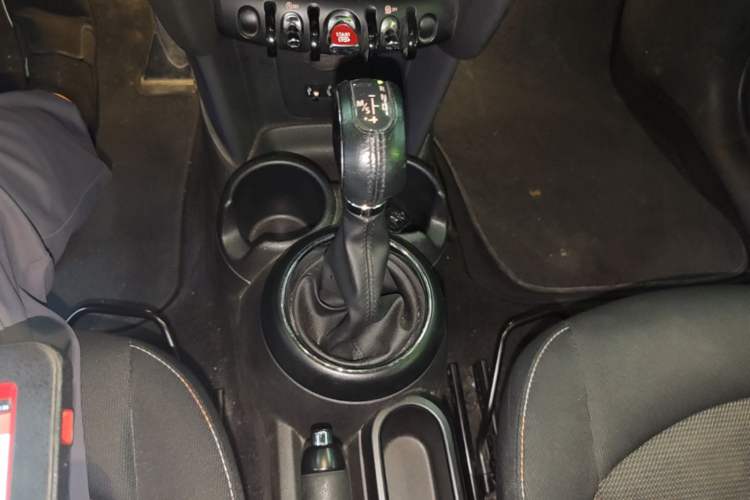 Used MINI 2016 1.2T ONE Pioneer Edition Five-Door Version Gear Lever