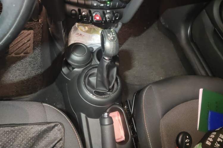 Used MINI 2016 1.2T ONE Pioneer Edition Gear Lever