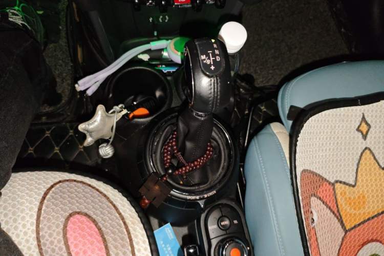 Used MINI 2016 1.5T COOPER Five-Door Edition Gear Lever
